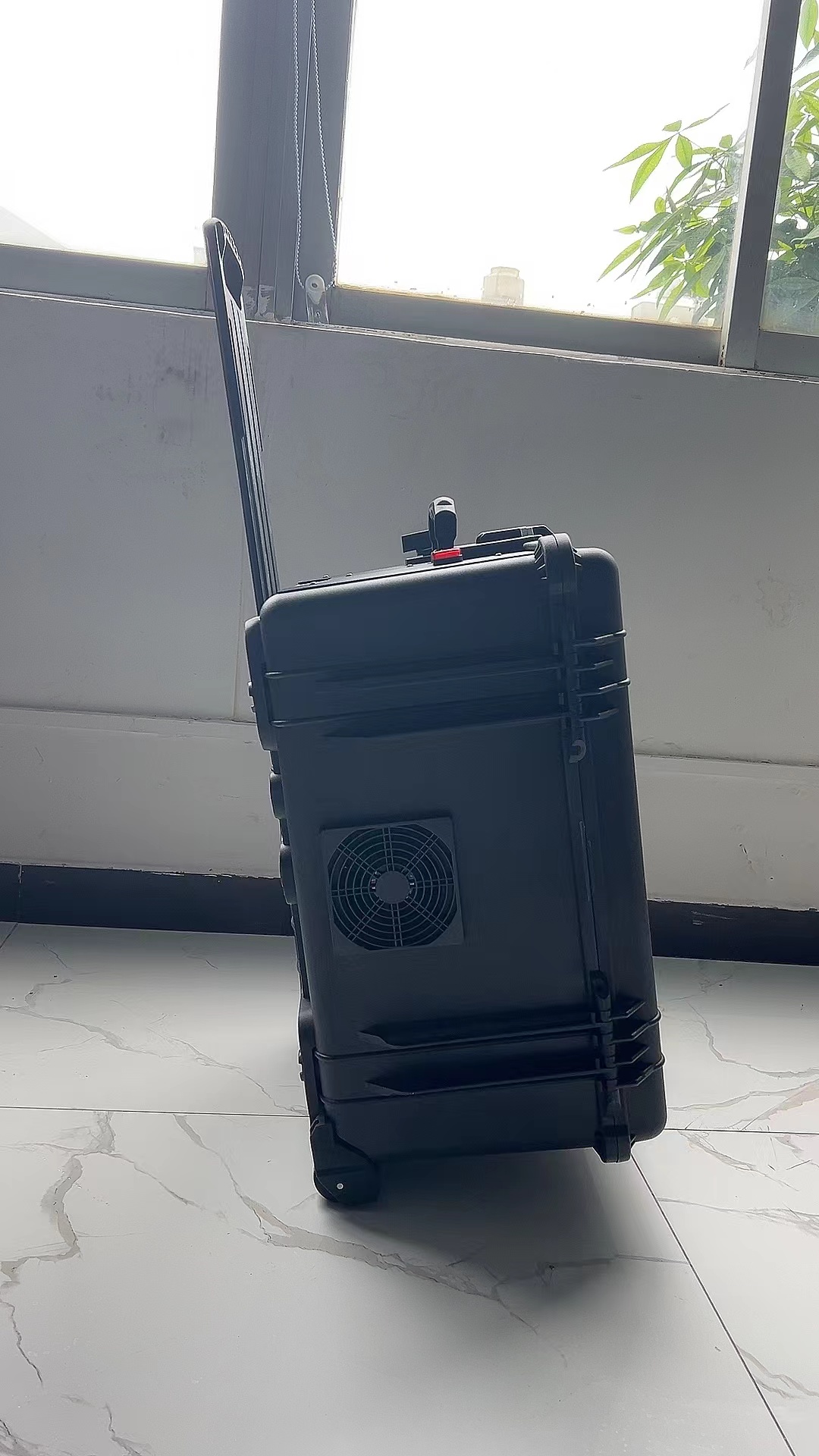 崂山手拉箱型移动通信干扰器